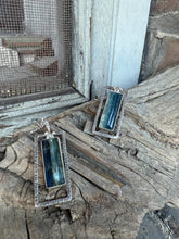 Load image into Gallery viewer, Sleek Kyanite Necklace